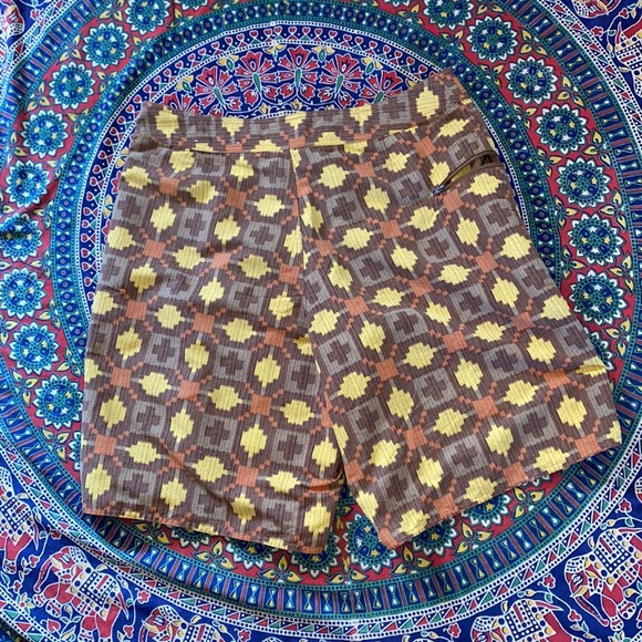 Classic Patagonia geometric design hybrid short. Size 35 - Picture 8 of 8